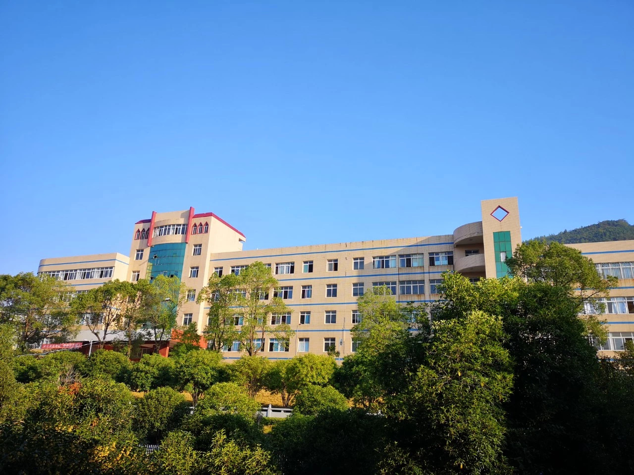 祁东县育贤中学