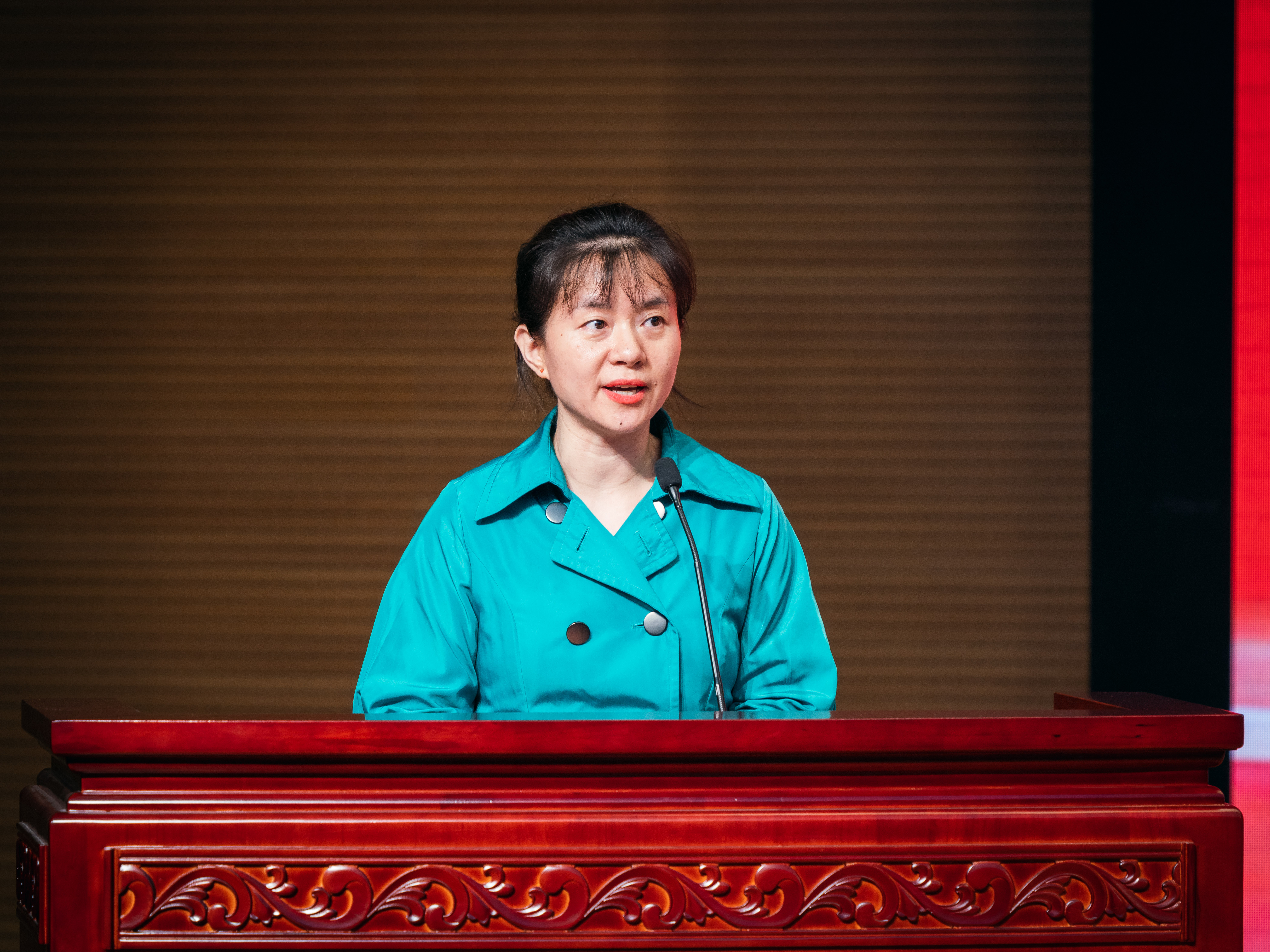  p data-id="gnasvtwxr4">马莉莉,女,1977年生,江苏无锡人,经济学博士