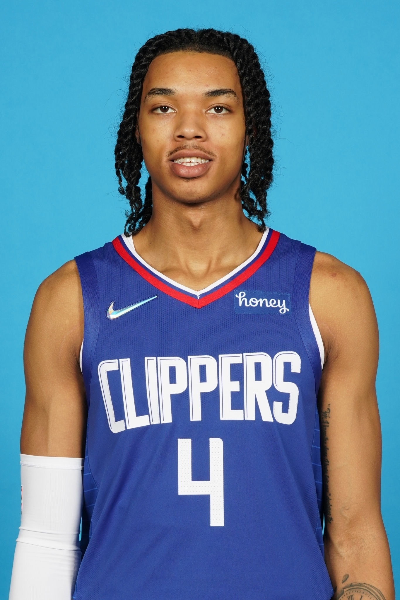 全名小布兰登·埃利奥特·博斯顿(brandon elliot boston jr.