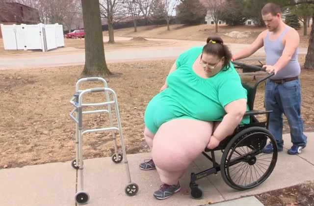 苏珊娜埃曼因体重走红被富豪娶回家的世界最胖妇人