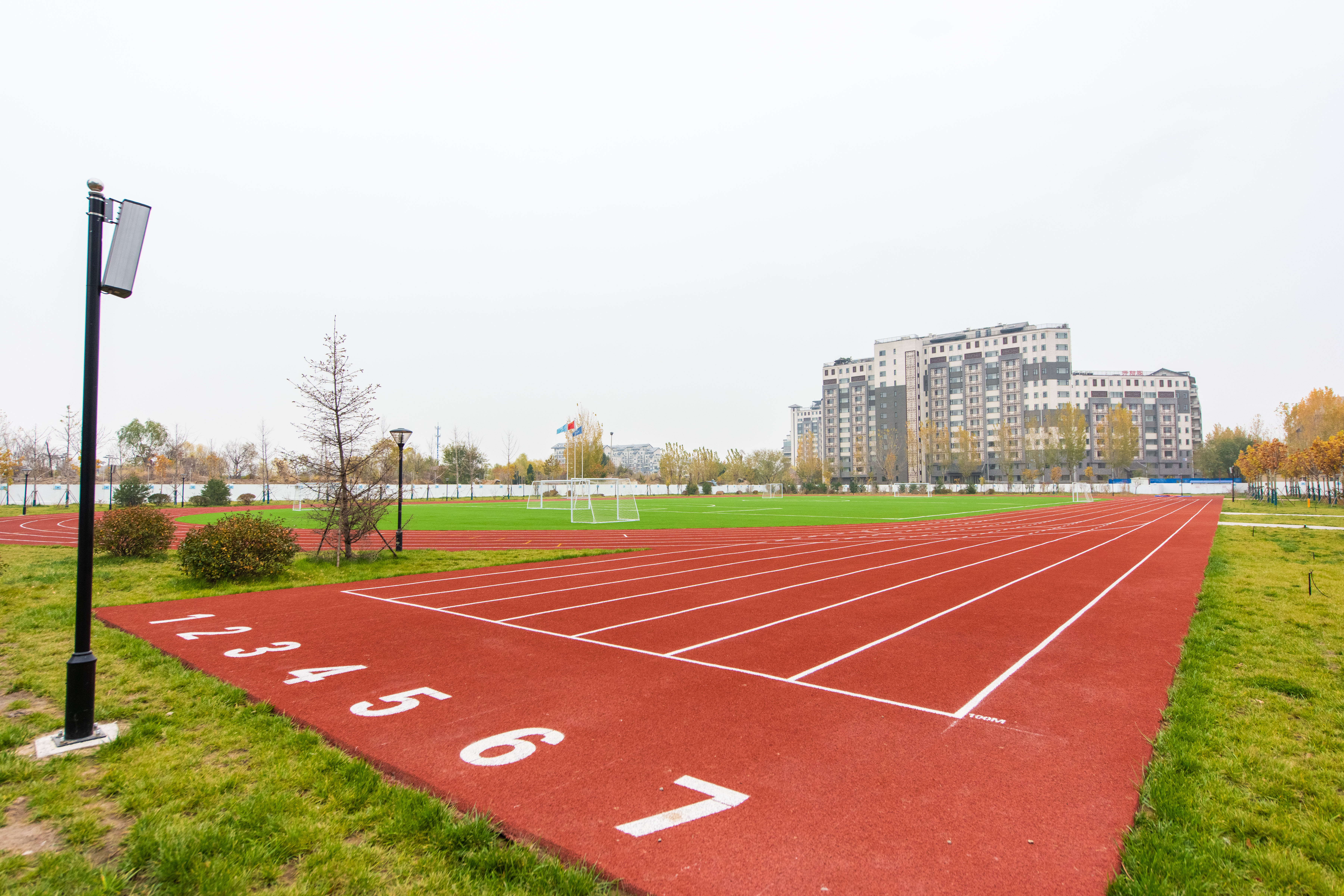  p data-id="gnbl8w4q3c">北京市房山区诺德安达学校是一所新建的国际