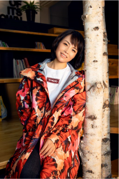 王静 ,中国户外品牌" a target="_blank" href="/item/探路者/9555367