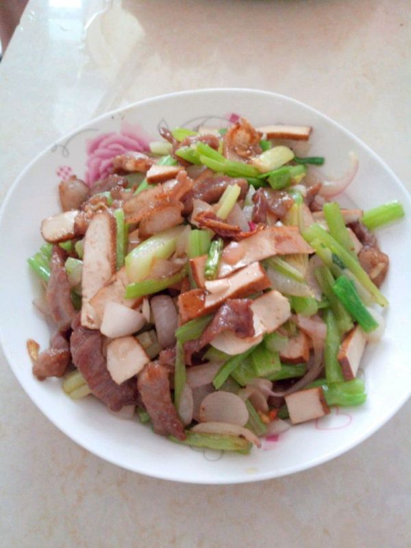 洋葱豆干炒熏肉