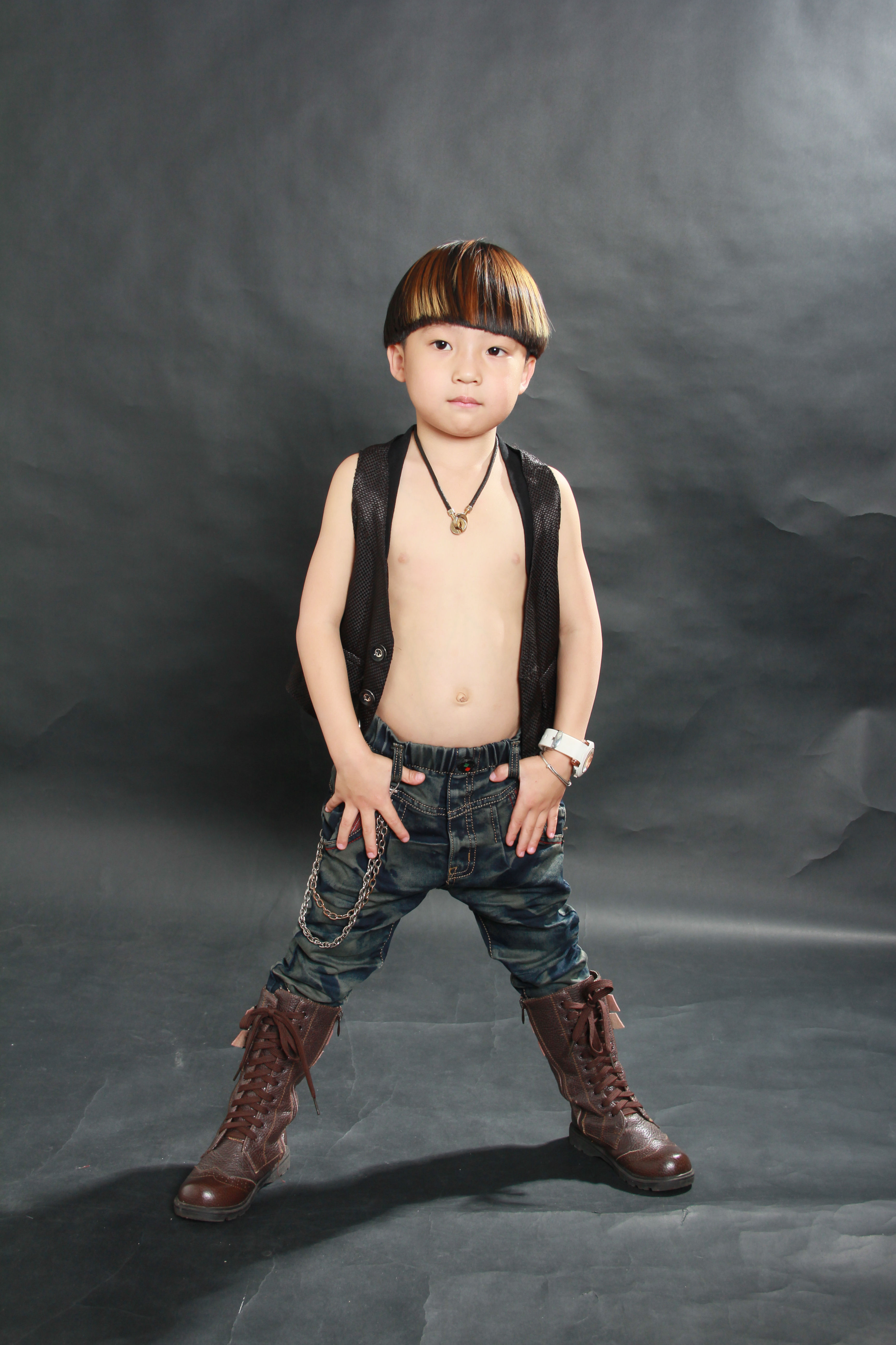 grn4ns">张盛迪,男童星,2008年3月27日出生于河南,籍贯平顶山,演员