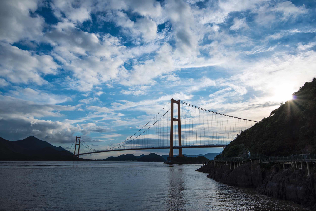 bridge)是中国浙江省舟山市境内的跨海大桥,位于西堠门水道之上,是 a