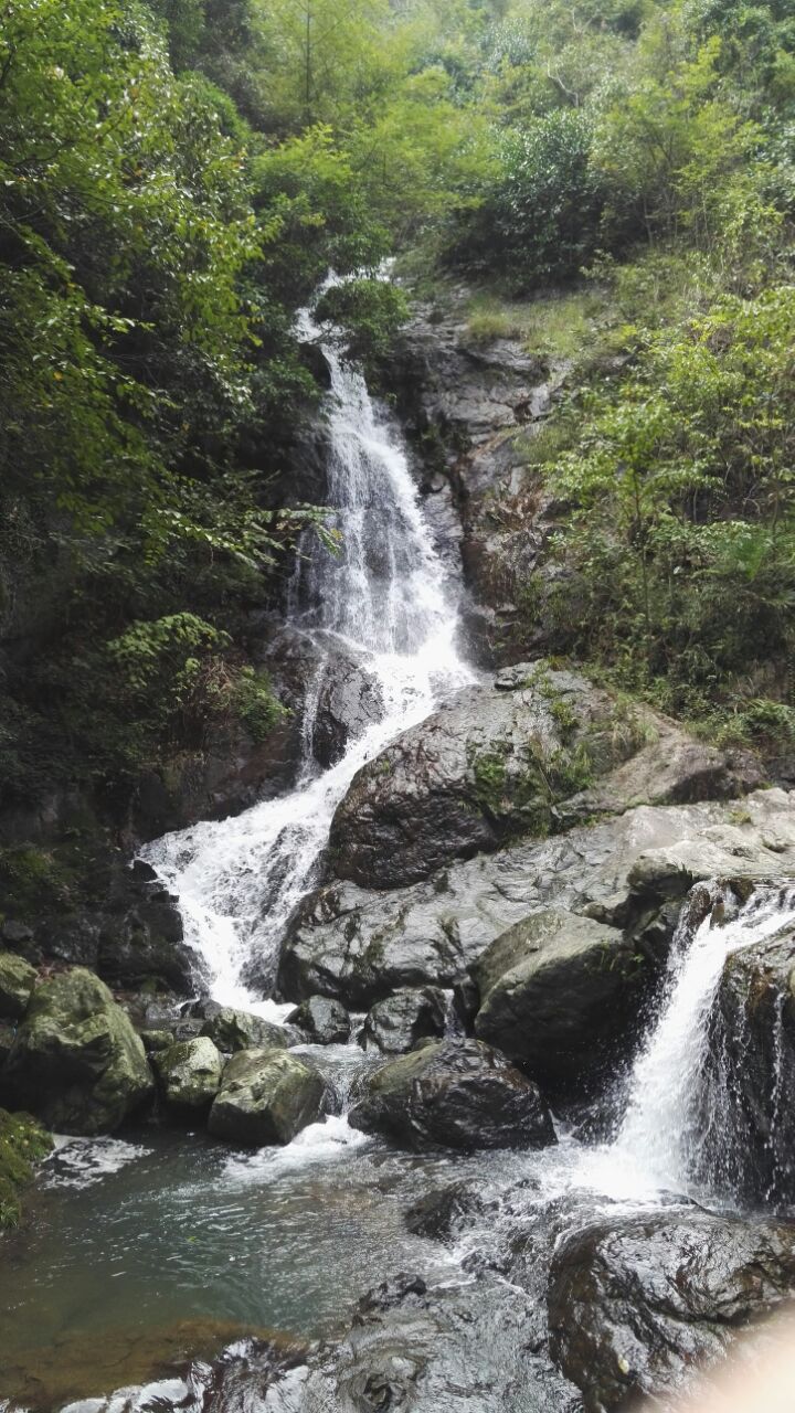 百丈飞瀑