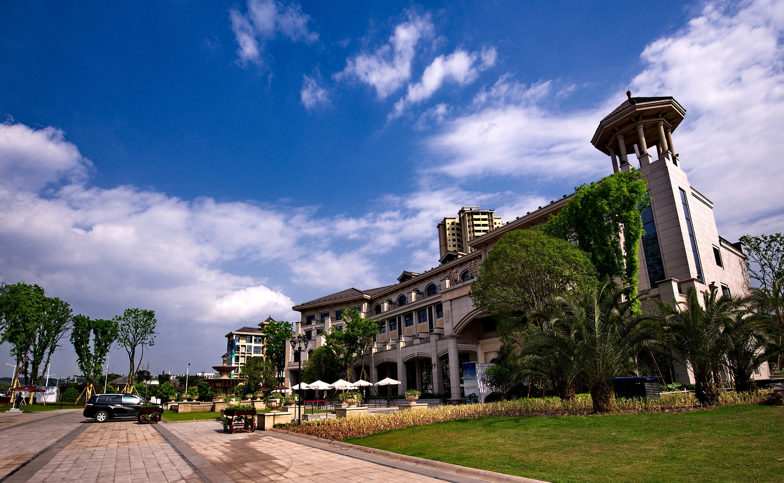  p>凰城华府项目是永川首席大盘,规模最大的复合型社区,总占地380亩