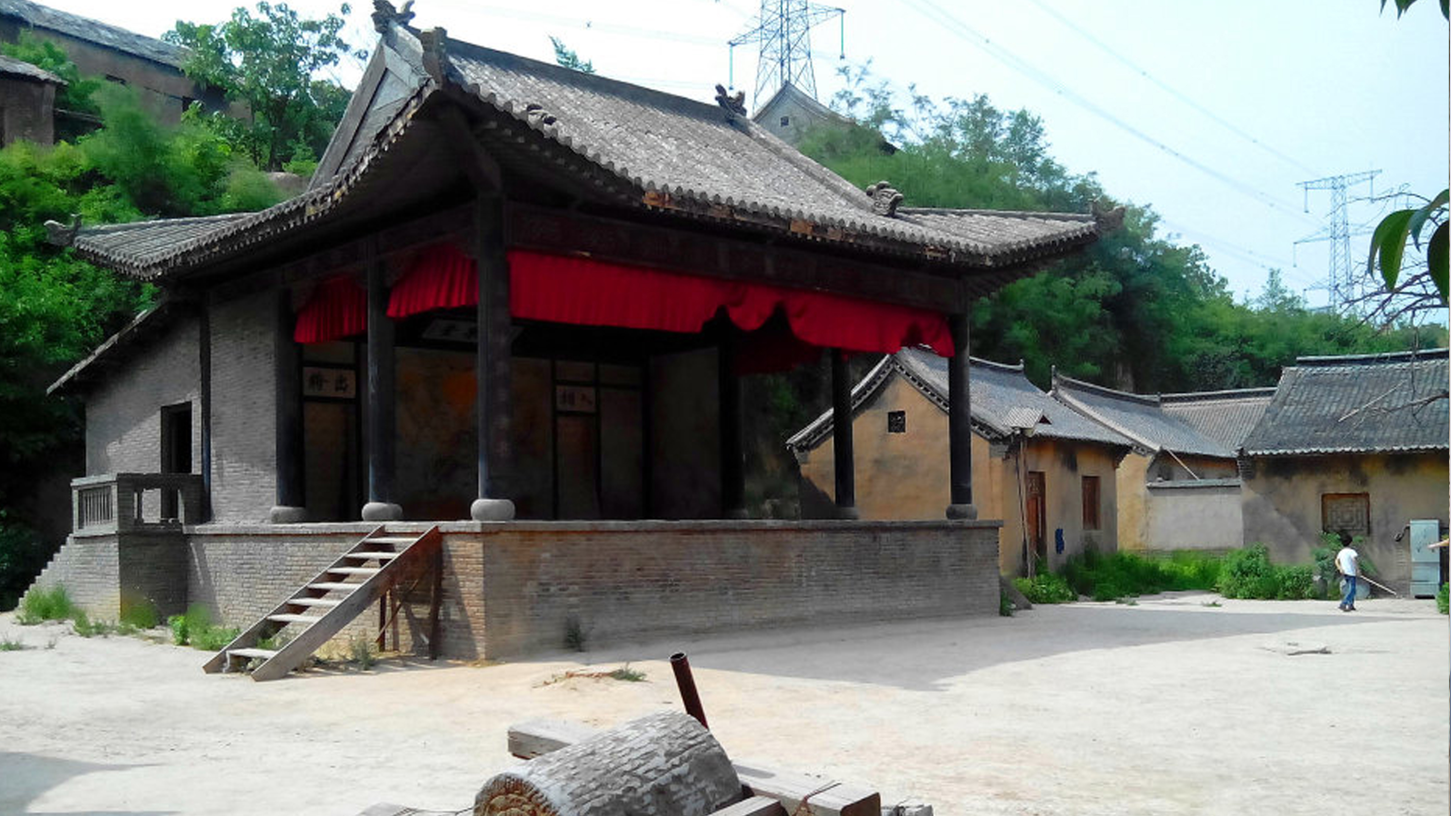 又名中原第一影视城,位于河南省 a target="_blank" href="/item/郑州