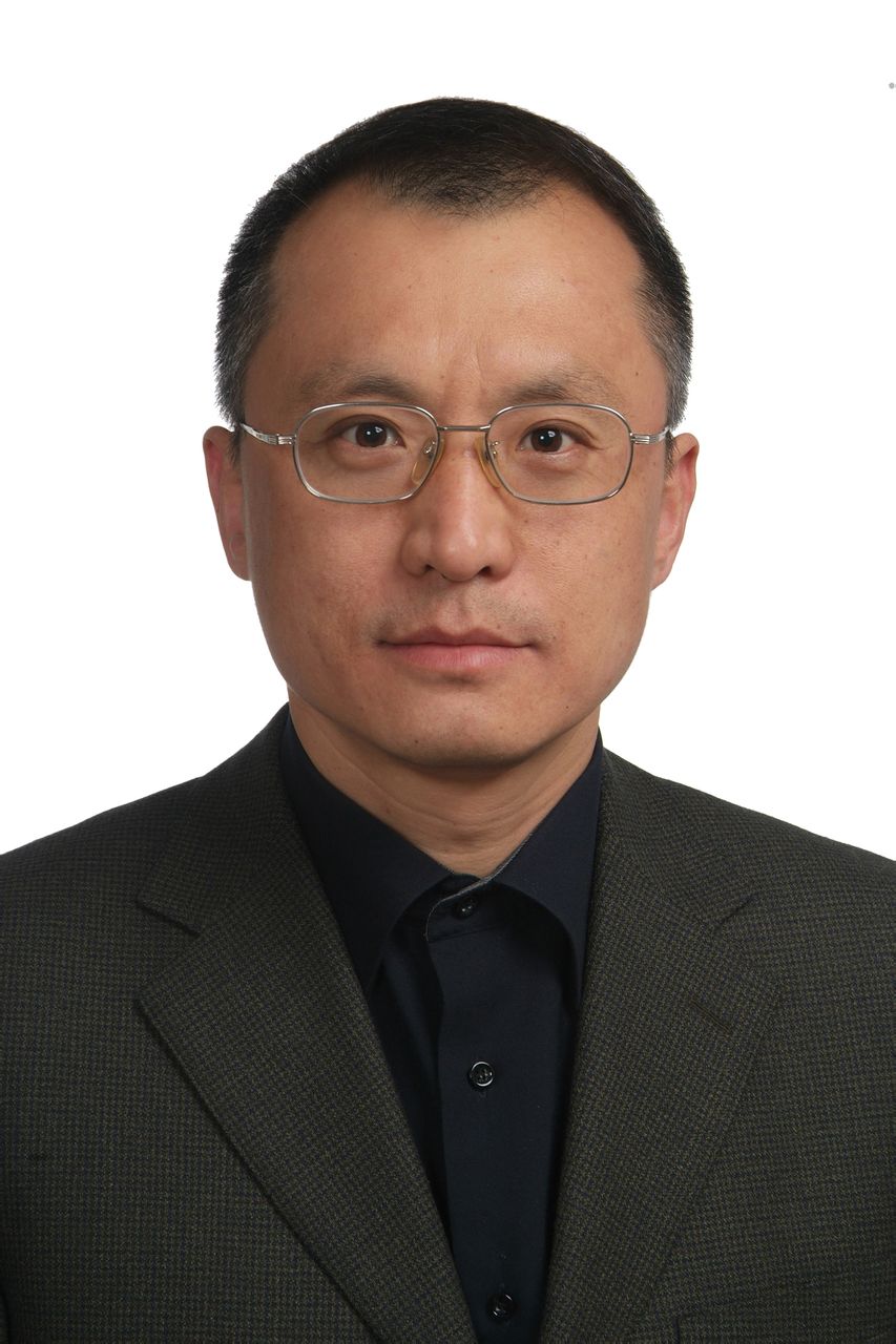 教授,现任 a target="_blank" href="/item/中央戏剧学院/305391"