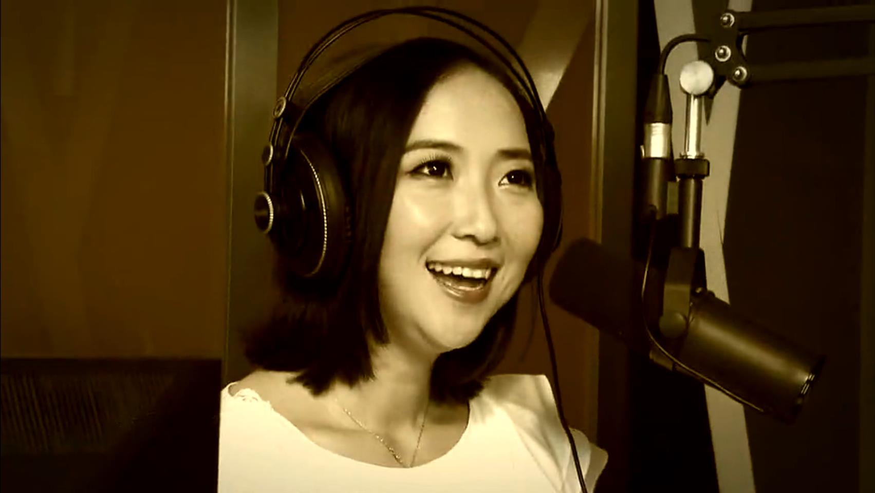  p>电台节目主持人是广播电台从事节目的策划,主持,制作等的专业人员.