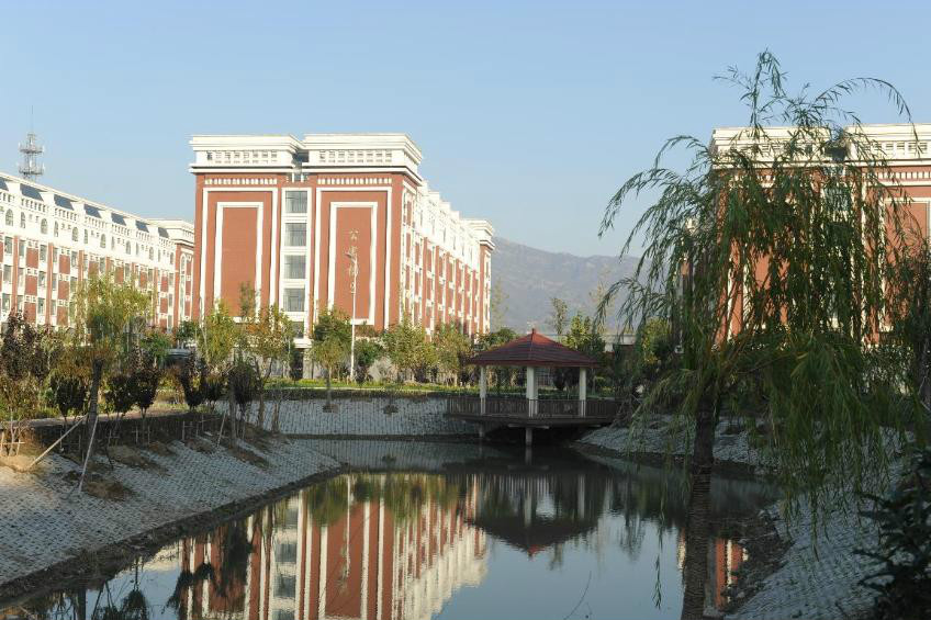 于亚欧大陆桥东桥头堡,国家5a级风景名胜区江苏省连云港市花果山西麓