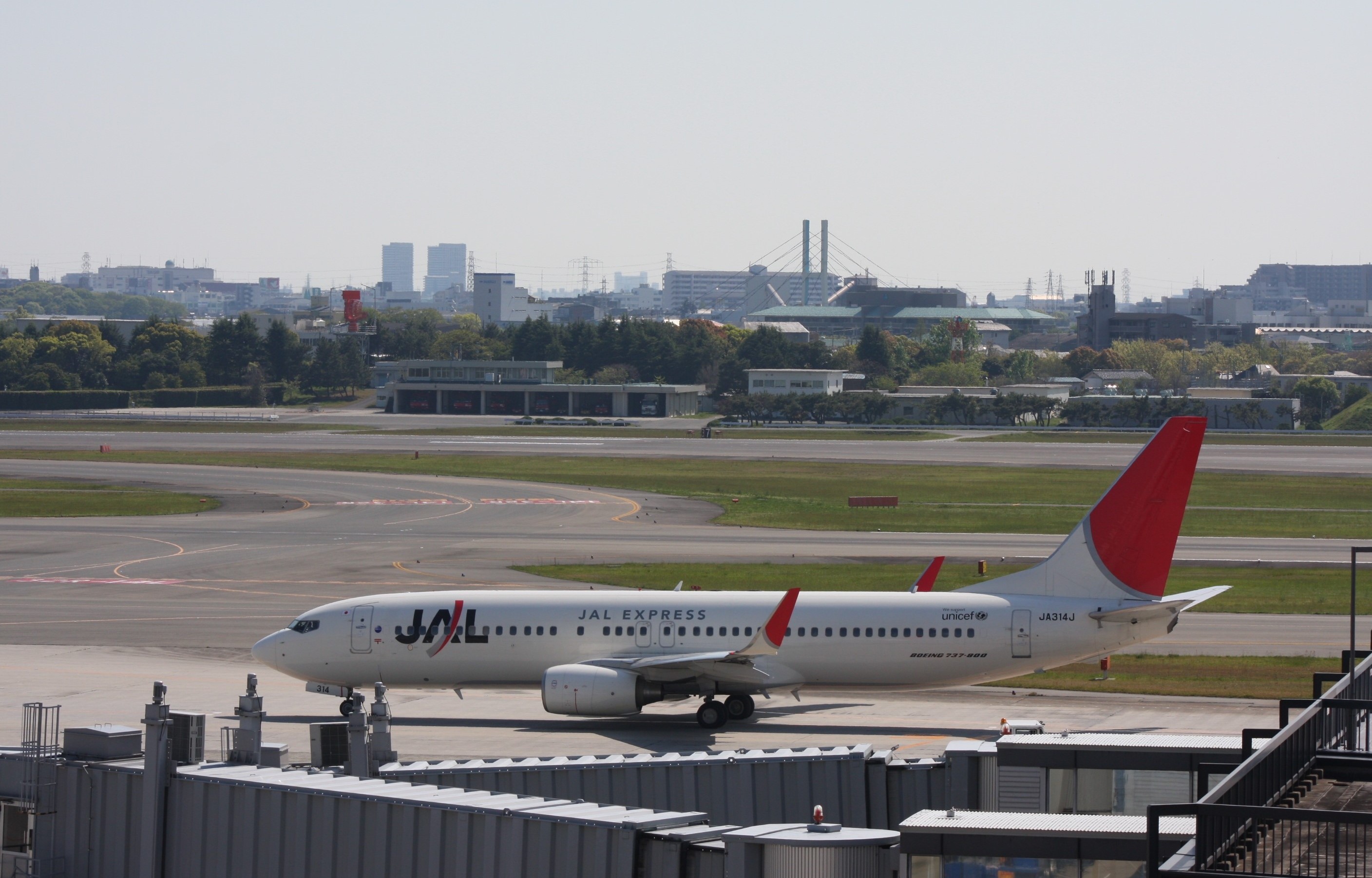  p data-id="gnbhji0nxm">大阪国际机场【日语:大阪国际空港(伊丹空港