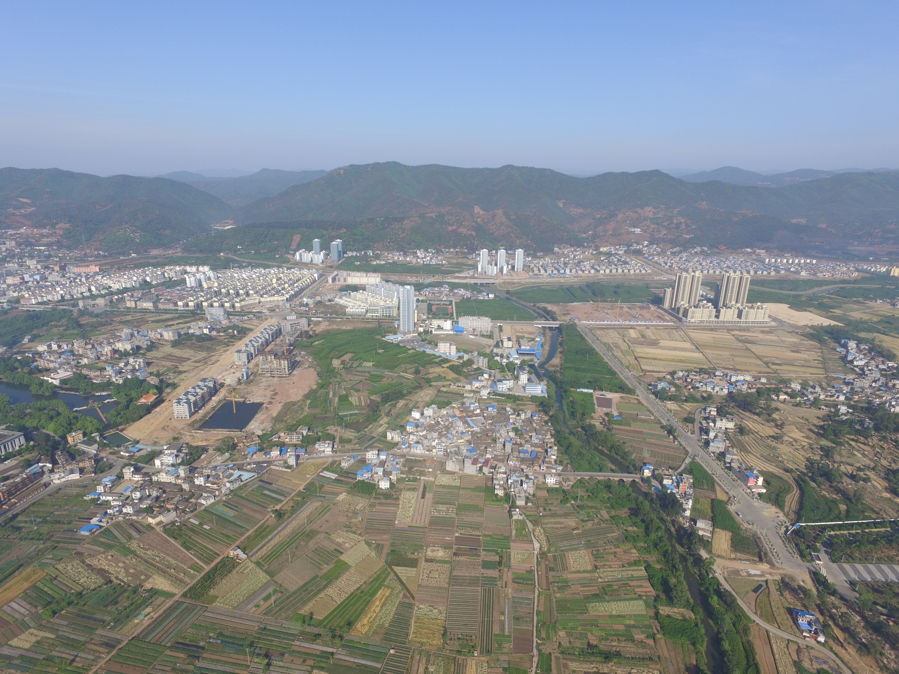  p data-id="go00tqexa0">金山镇,隶属于云南省楚雄彝族自治州禄丰市