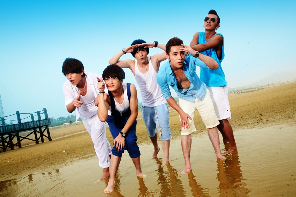 男团是中国内地唱跳组合,由 a href="#">王一浩 /a>, a href="#">