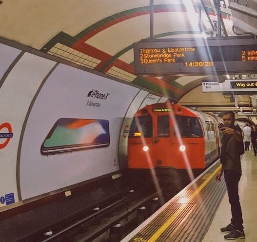 data-id="gnwfpzmlcs">皮卡迪利线(piccadilly line)是英国伦敦地铁