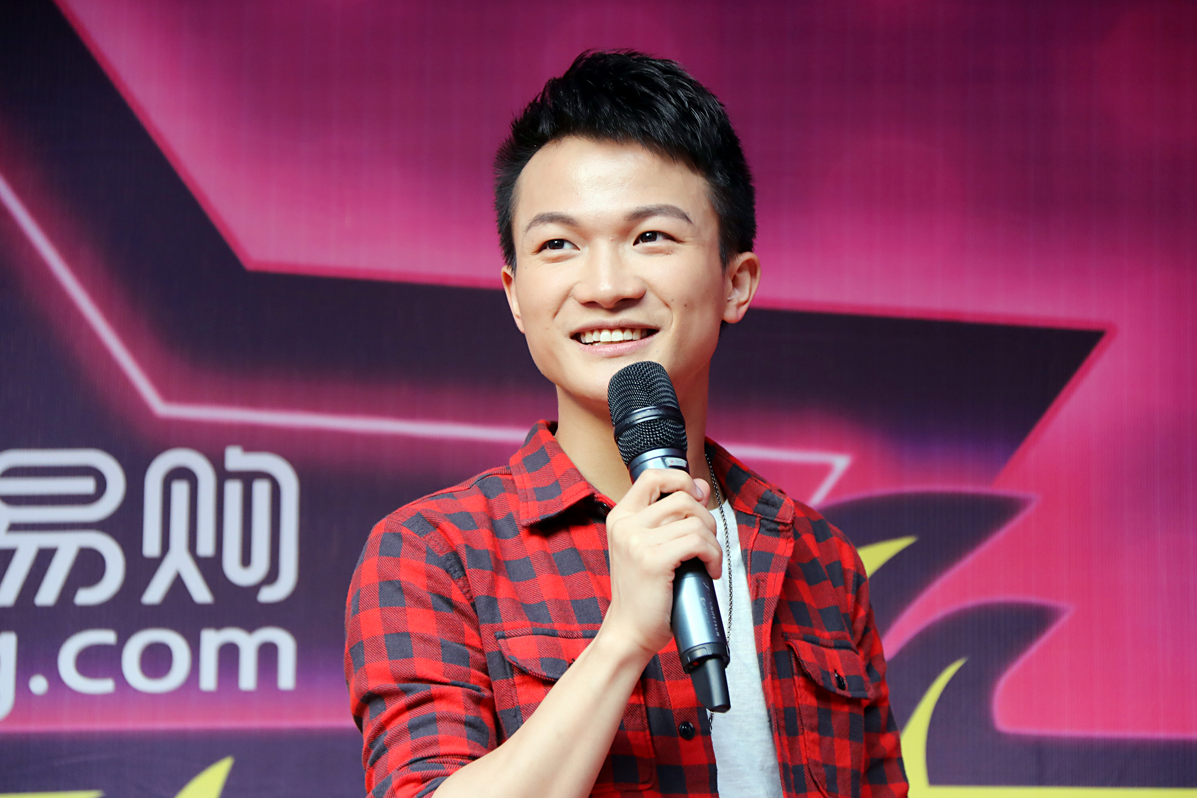 长于贵州贵阳,中国内地男歌手,2016年6月毕业于乌克兰 a target="