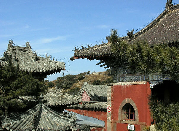  p>碧霞寺简介 碧霞寺原名碧霞宫,俗称奶奶庙,位于海州白虎山东麓,原