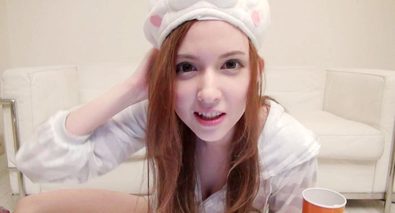  p>水咲萝拉(水咲ローラ),原名泷泽萝拉,1992年6月出生于日本东京