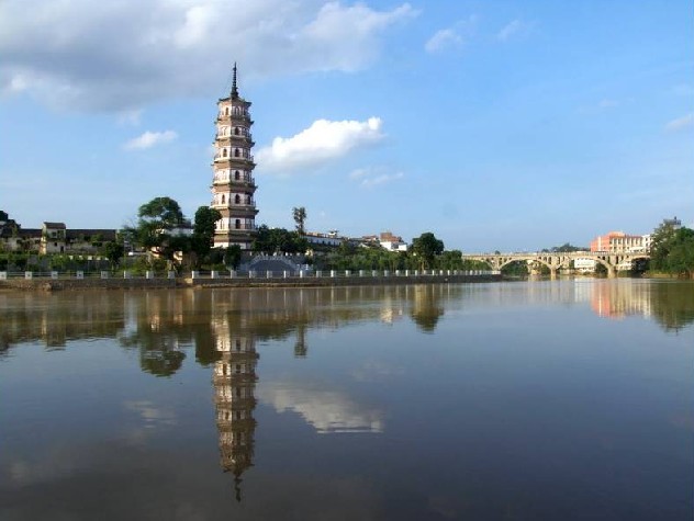  p>罗定文塔,位于广东省云浮市 a target="_blank" href="/item/罗定