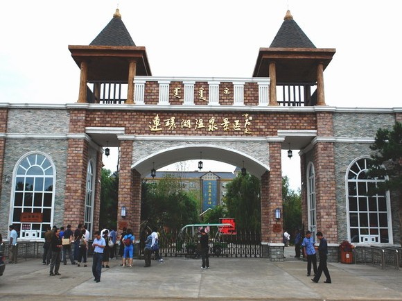 连环湖温泉景区位于杜尔伯特县城以西太白