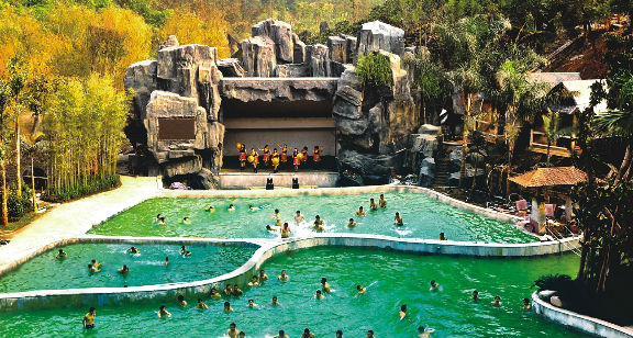  p>重庆天赐戴斯华汤温泉度假酒店落在重庆市璧山区,离璧山隧道仅1