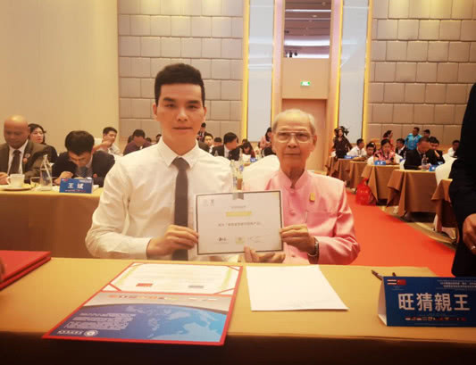 ">健康产业教育者,国家一级健康管理师,宫妙生物科技有限公司董事长