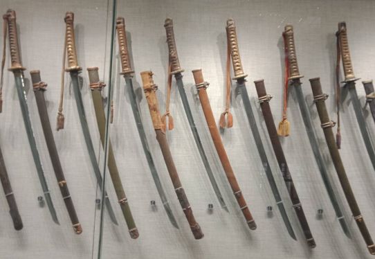 谁说将官刀一定比尉官刀好？军博展陈日本军刀观赏指南与铭牌纠偏_百科TA说