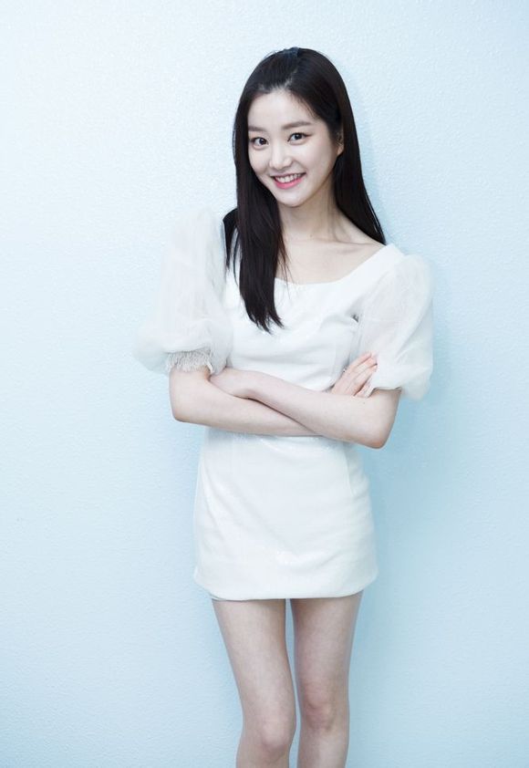 李侑菲