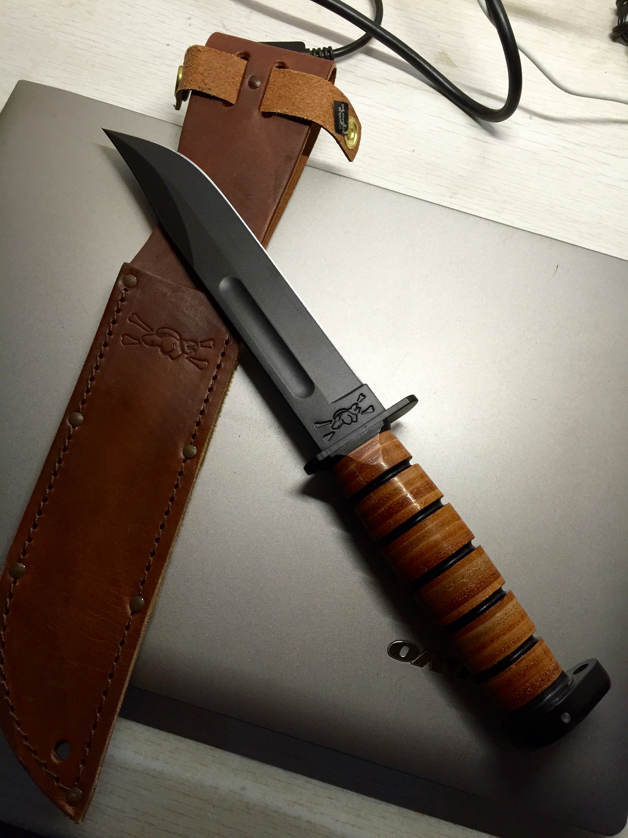  p data-id="gnx8dblkqp">卡巴1317是经典1217的拓展版战术直刃作品.