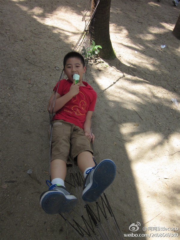  p>熊钰翔,2003年出生,属羊,小名叫"羊羊",是广州市东风东路小学的二