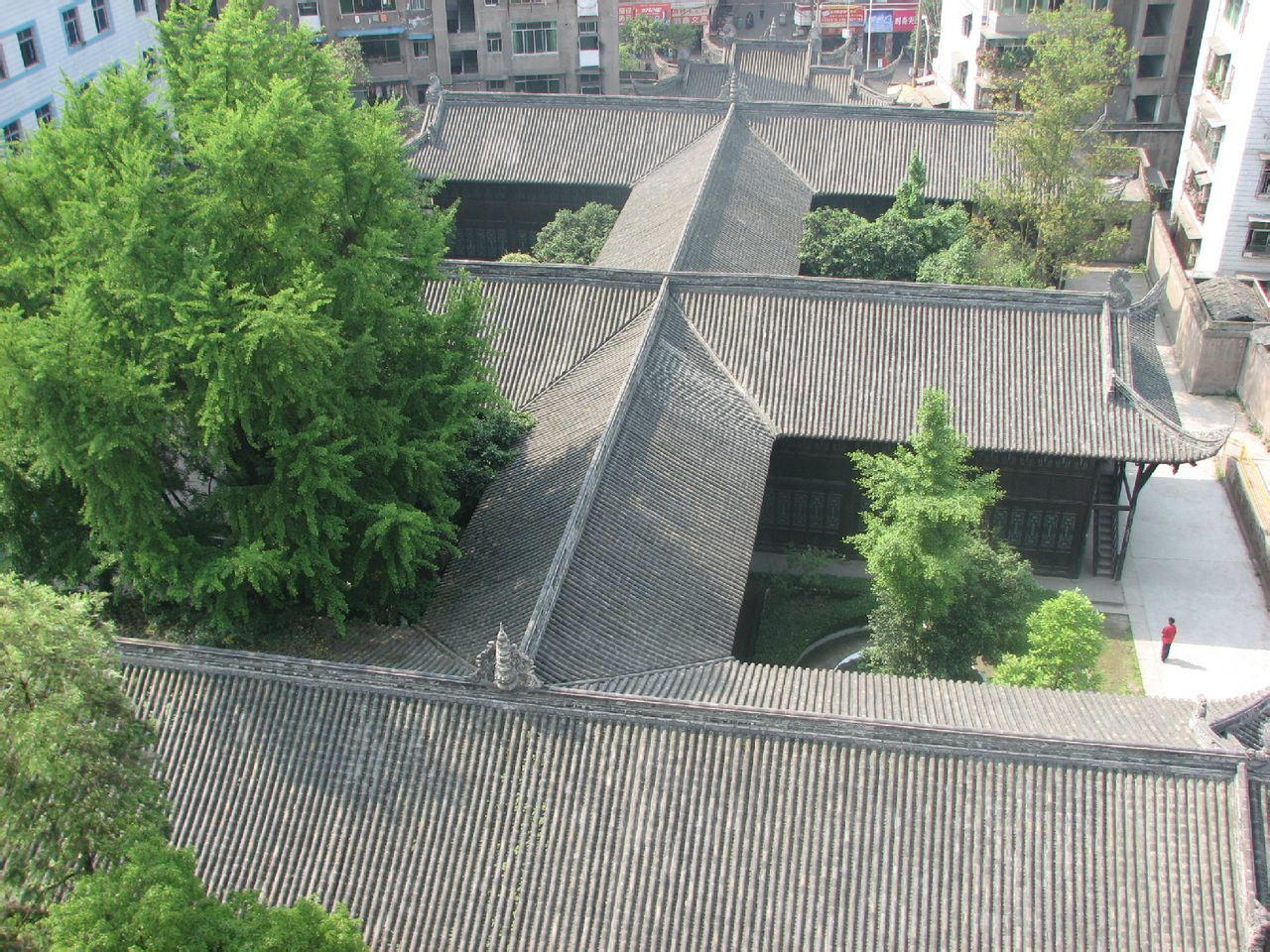 该建筑始建于1908年,是岳池中学的标志性建筑,系四川省级文物保护单位