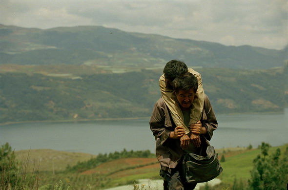  p>《落叶归根》是由香港星皓娱乐有限公司出品的喜剧电影,由 a