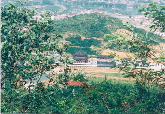  p data-id="gn7t95y5st">迷镇山旅游区是营口市大石桥市的旅游区,高