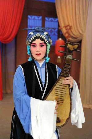 裔小萍