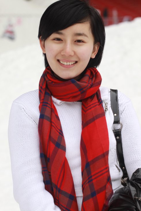  p data-id="gnvhn8s77s">张书语( i>曾用名:张舒羽 /i>),出生于江苏