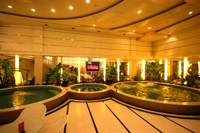  p data-id="gnvf6b05iq">泰安凯撒金殿温泉会馆以全新的人文休闲理念