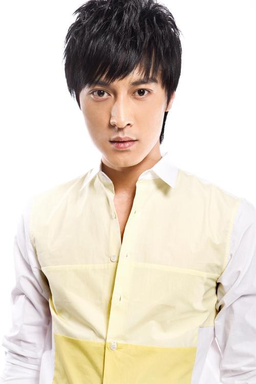  p>何建泽,1981年12月26日出生于天津市,中国内地男演员,毕业于 a