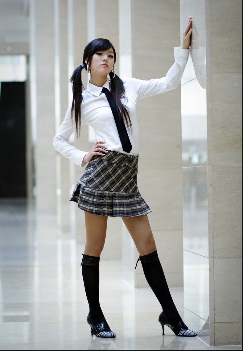  p>黄美姬,别名黄美熙,1982年2月14日出生于韩国,韩国女模特.