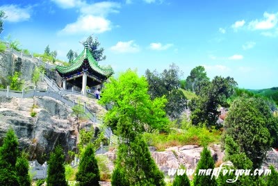  /p> p>浮丘山不仅风景秀丽,且有不少文物胜迹.