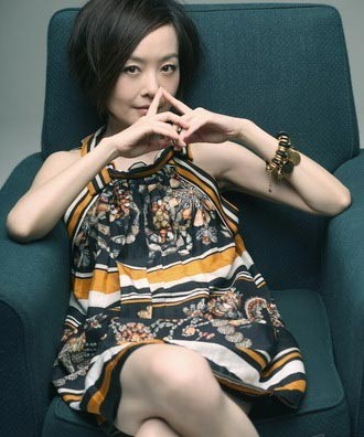  p>陈鲁豫,1970年6月12日出生于上海市,成长于北京,中国内地主持人.