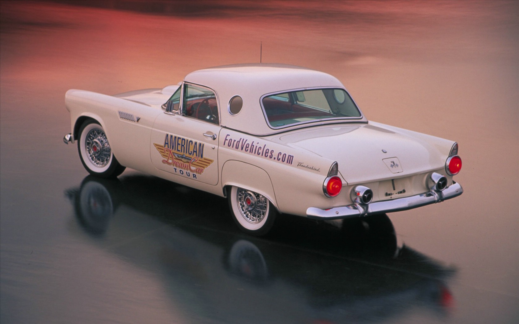 复古车型小轿车