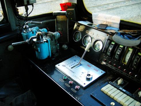  p> b>东风4b型内燃机车 /b>(df4b)是 a target="_blank" href="/item