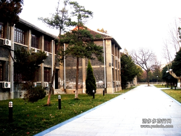 p>江苏省扬州中学是江苏省四星级普通高中,也是江苏省文明单位,全国