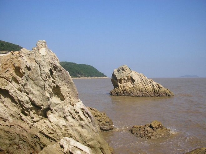  p>红岩景区坐落于东海之滨的 a target="_blank" href="/item/象山