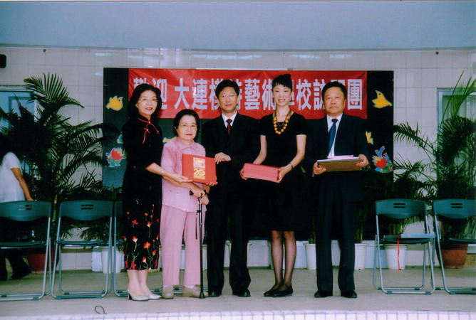 data-id="gnwzagvfxc">于梅,女, a target="_blank" href="/item/大连