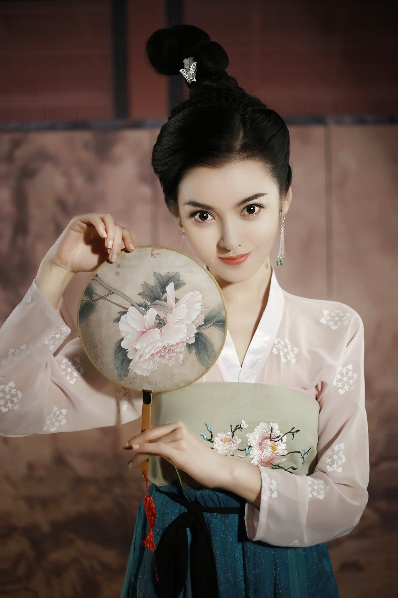  p data-id="gnz1kzqx29">常乐,女,6月28日生,中国大陆新生代女演员