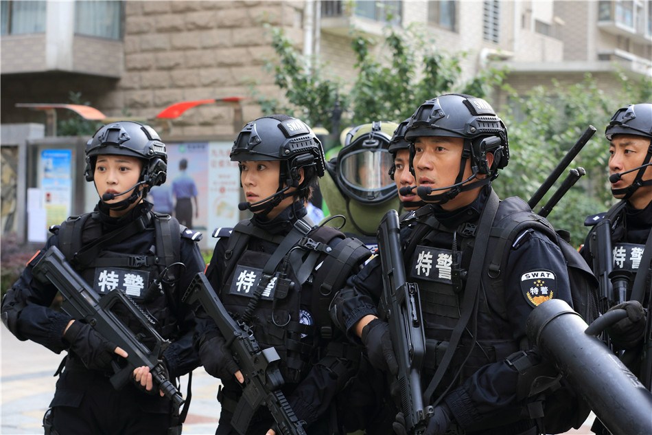  p>《特警力量》是由公安部定制,南京军区政治部电视剧艺术中心,江苏