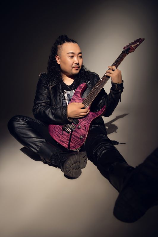 音乐制作人,青年吉他演奏家,流行童声民谣吉他弹唱主编,《中国好声音