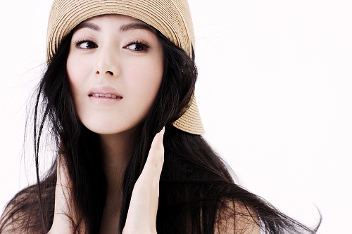  p data-id="gnsqxa7gn8">陈廷嘉 i>(原名陈丽丽) /i>,生于江苏省江阴