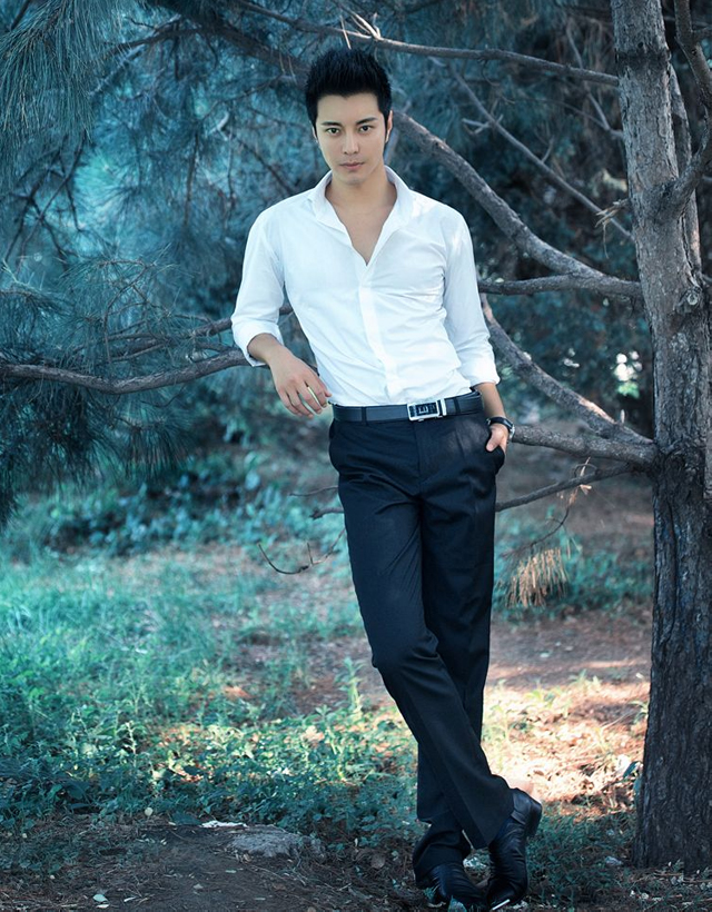  p>杜俊泽,原名杜斌,出生于山东省,中国内地影视男演员,毕业于 a